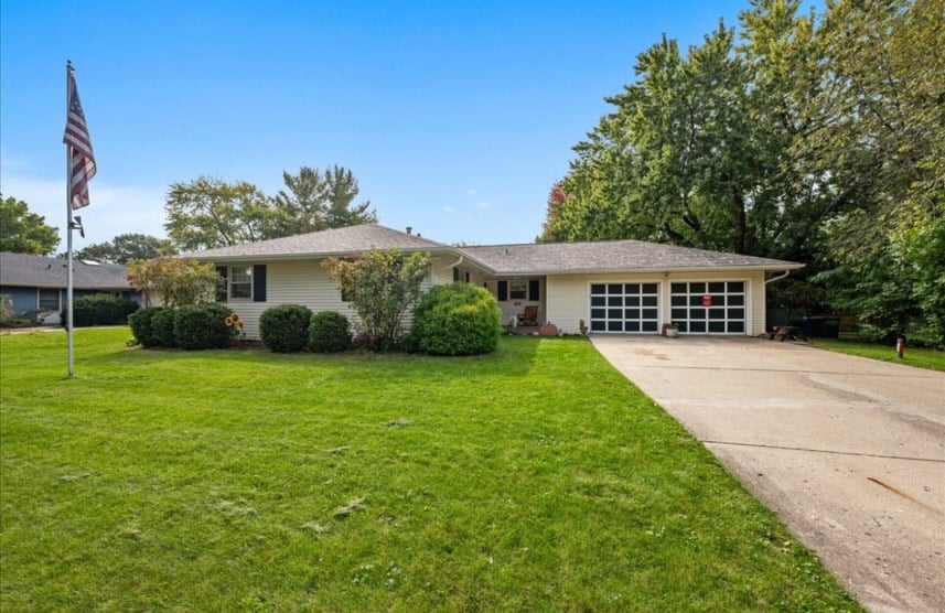 A ranch with three bedrooms, three FULL bathrooms, and a... - Dianna Chen