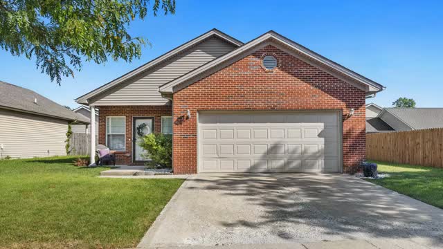 416 Julia Way | Lexington, KY Easy one-level living with...